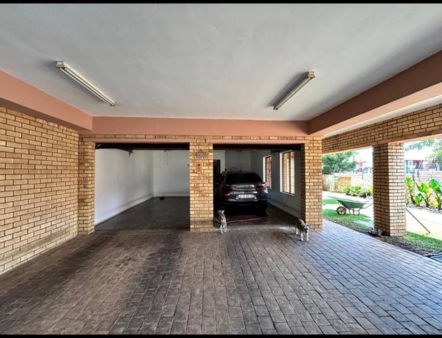 5 BEDROOM HOUSE FOR SALE IN SONNEVELD